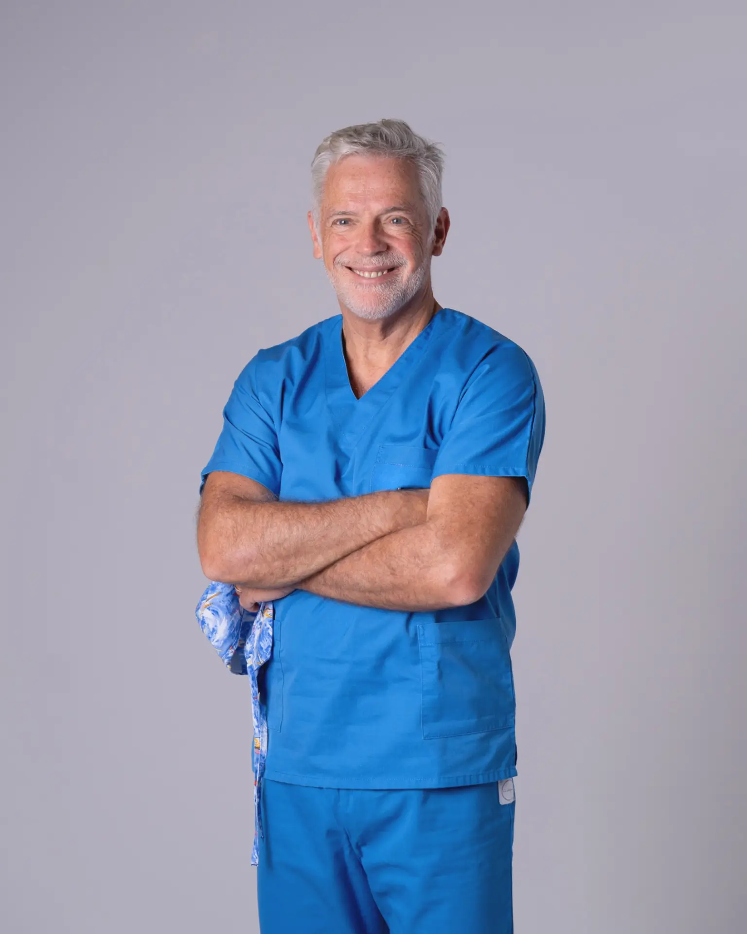 Dr. Seixas Martins em roupa cirúrgica